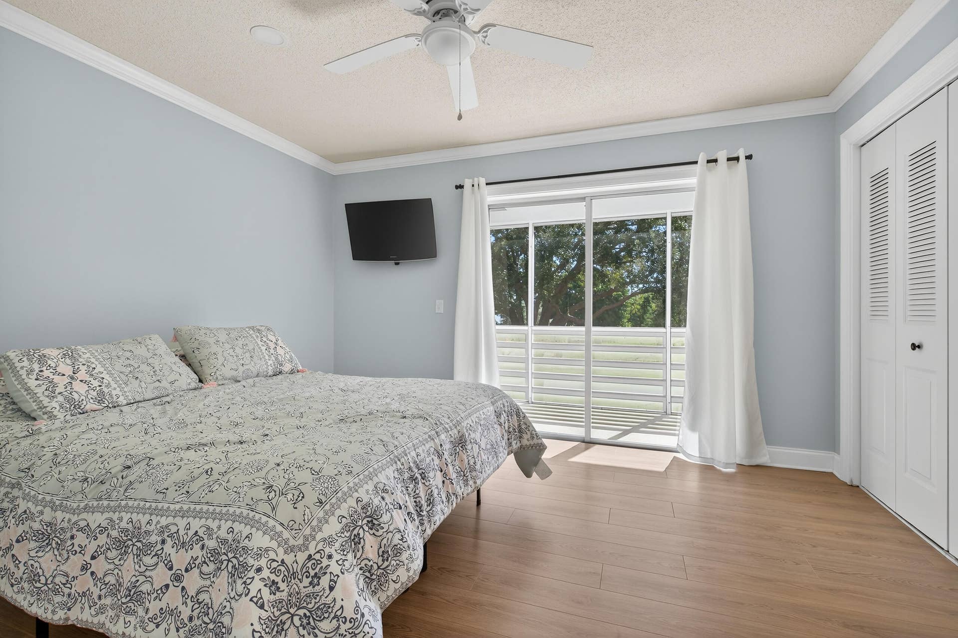 71 Canterbury C, West Palm Beach, FL 33417 111325-237