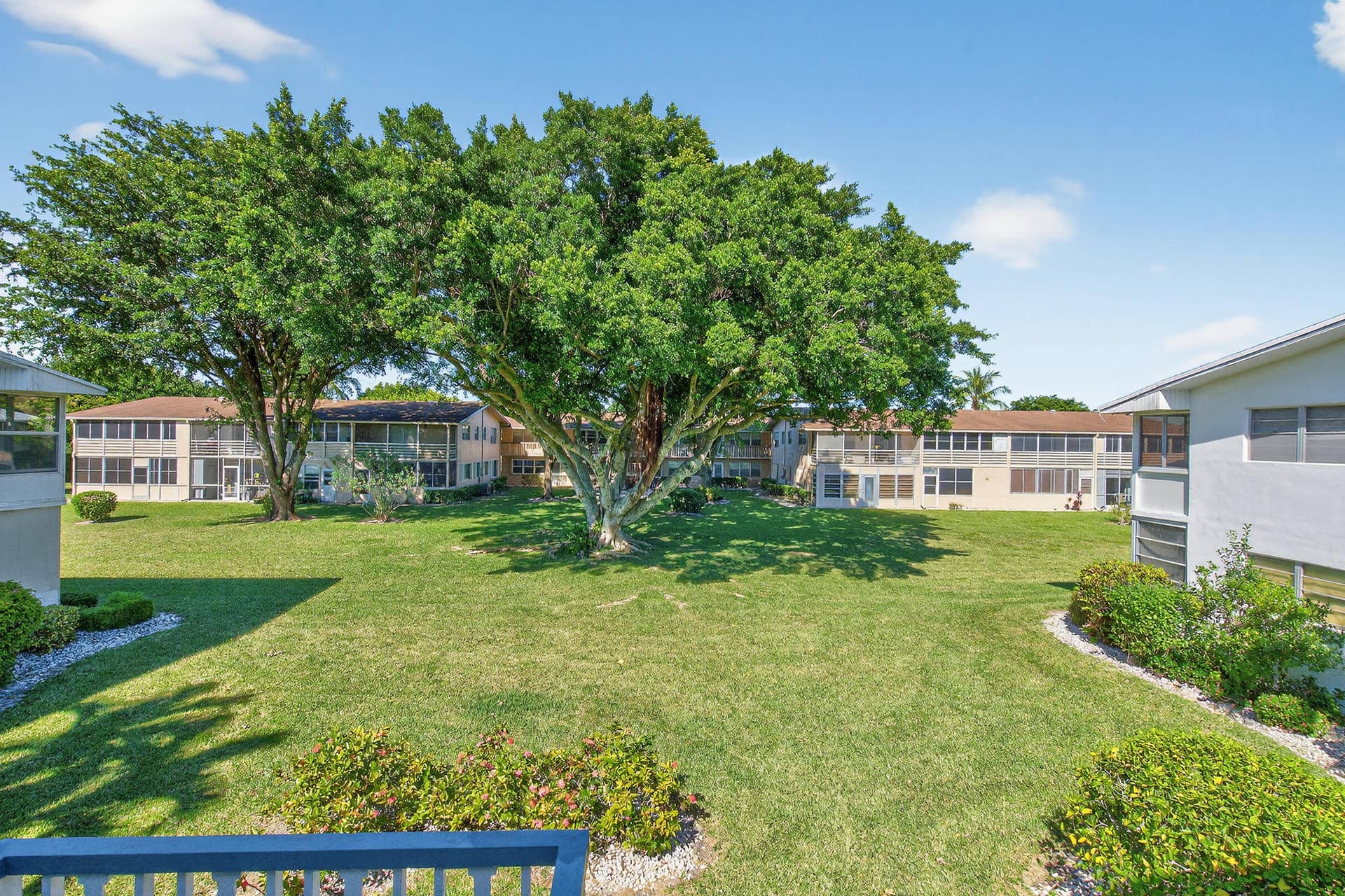 71 Canterbury C, West Palm Beach, FL 33417 Courtyard view from unit