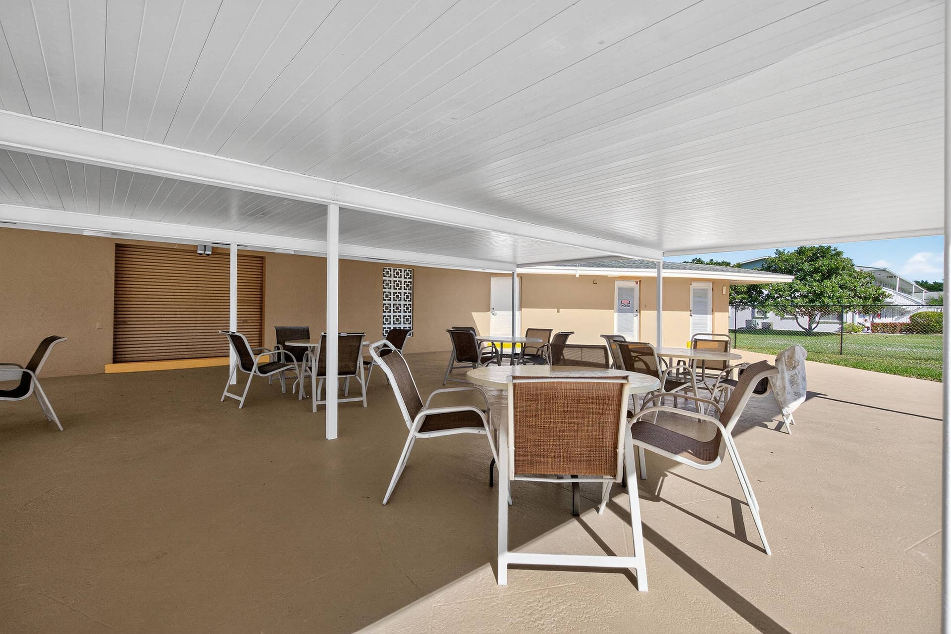 71 Canterbury C, West Palm Beach, FL 33417 Covered Pool Deck