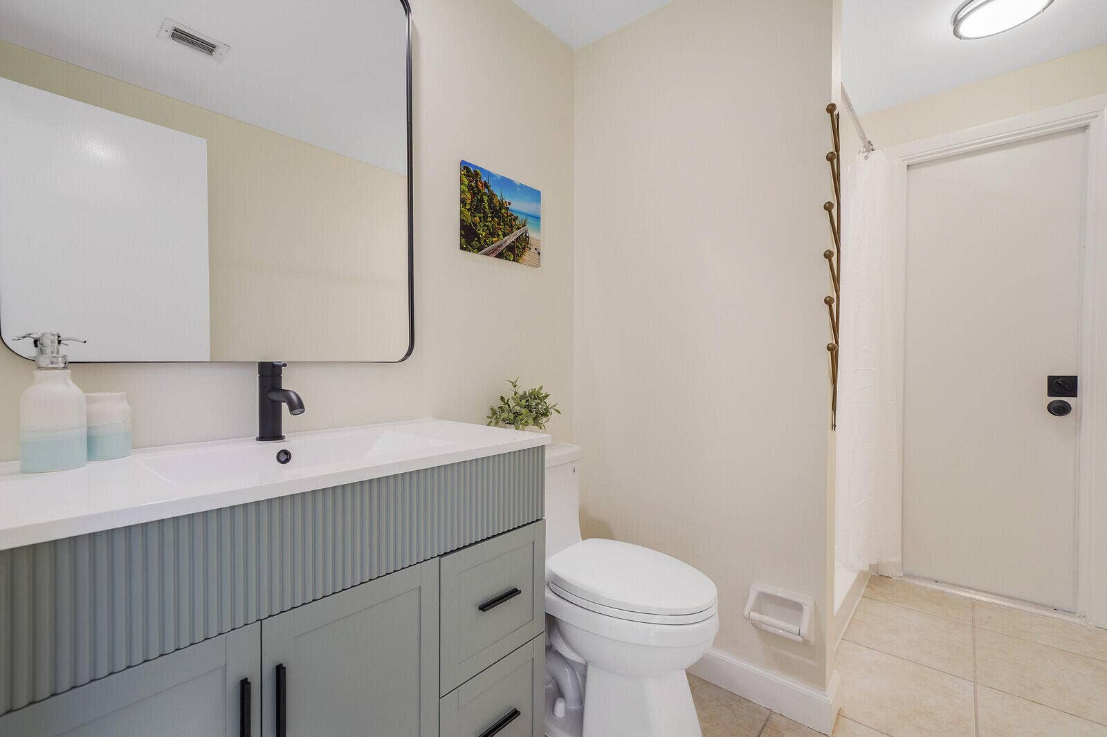 1801 S US HIGHWAY 1, #8C, Jupiter, FL 33477 Guest/Cabana Bathroom