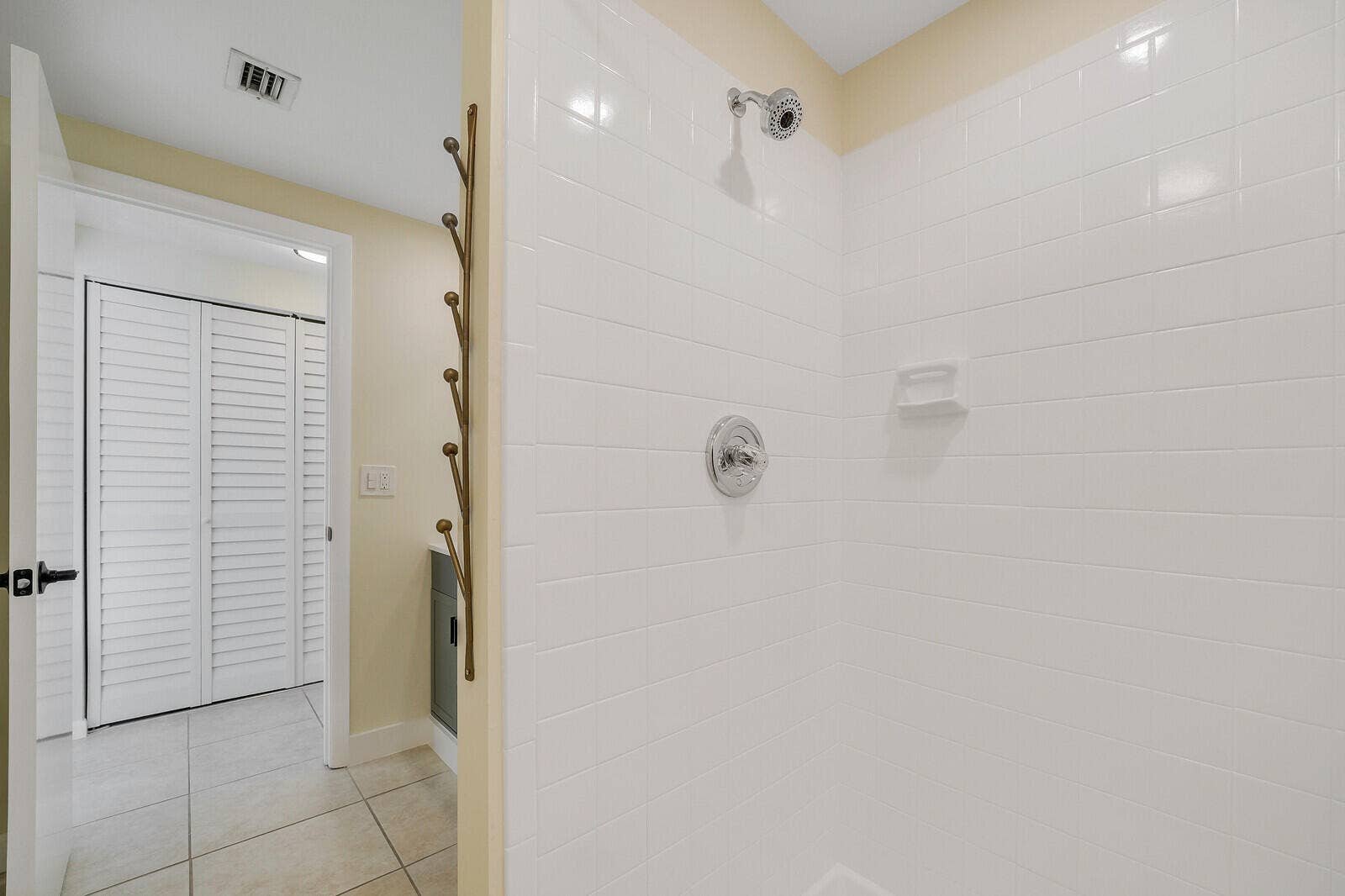 1801 S US HIGHWAY 1, #8C, Jupiter, FL 33477 Guest/Cabana Bathroom