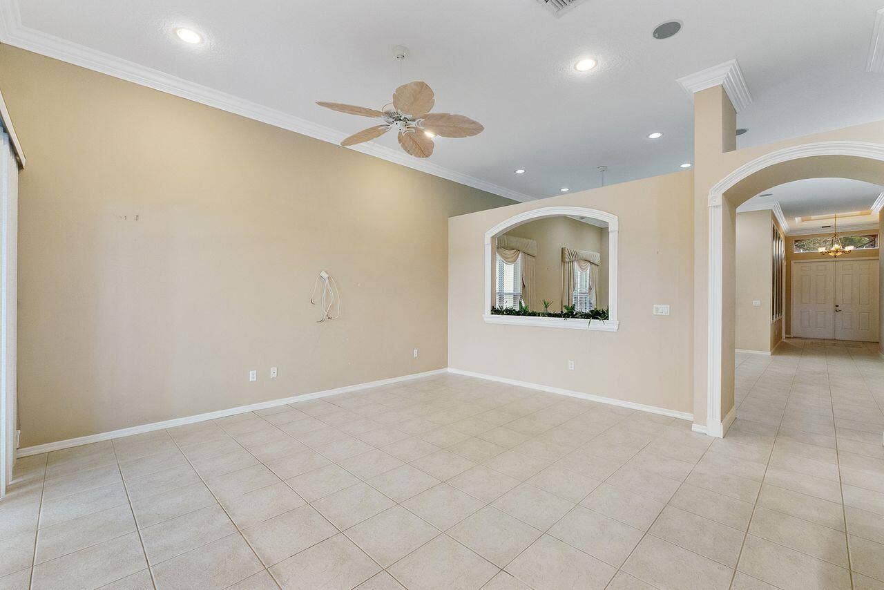 Large family room adjoins kitchen