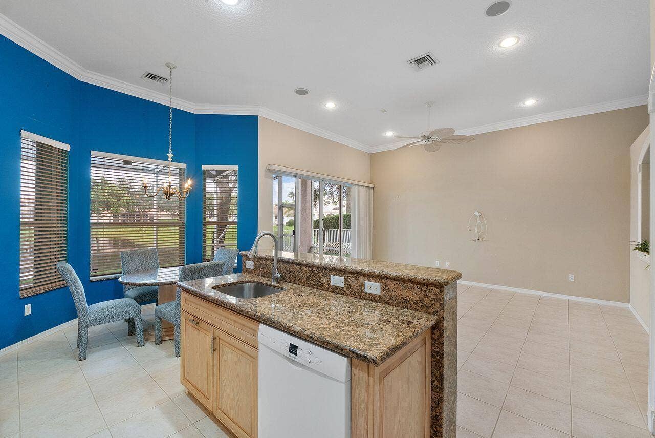 Bar area for extra seating or serving