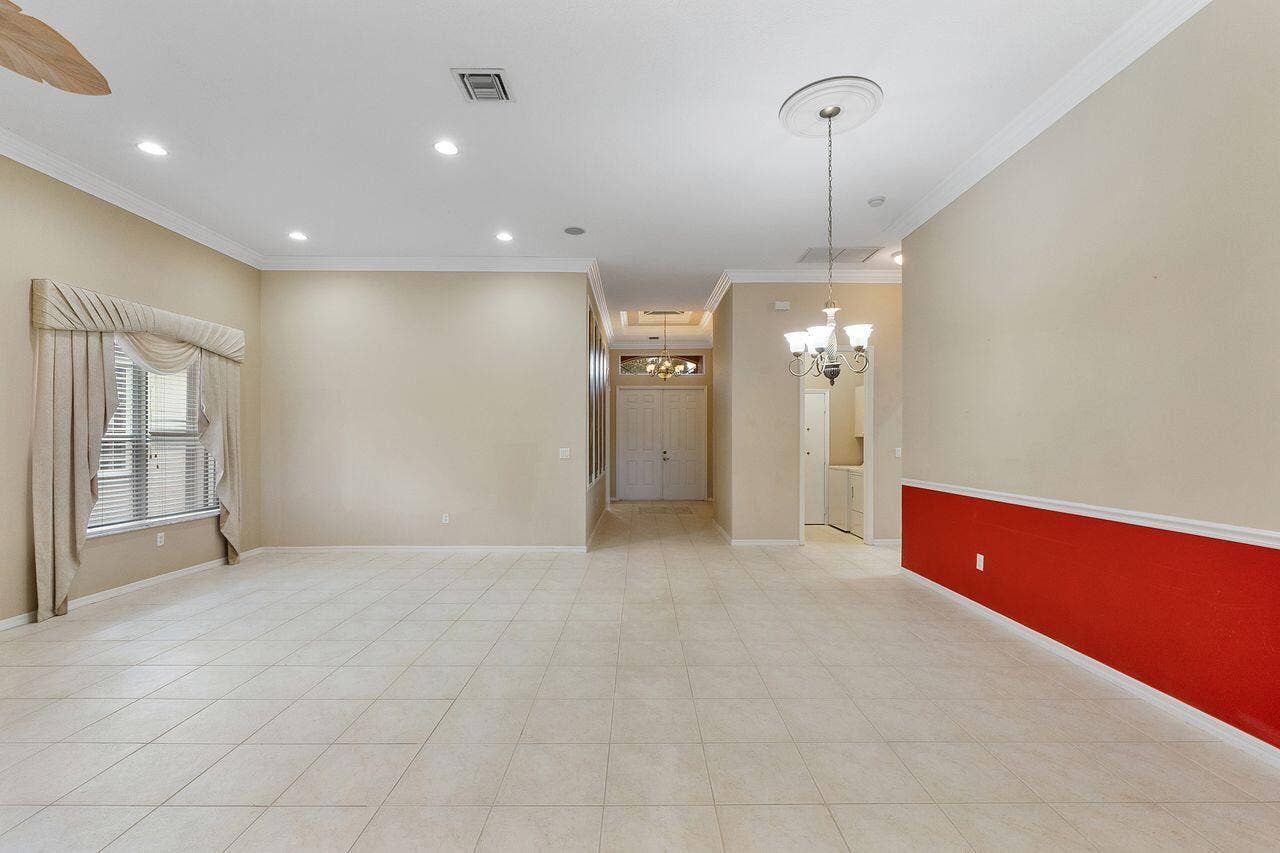 Very open and lots of room for entertaining