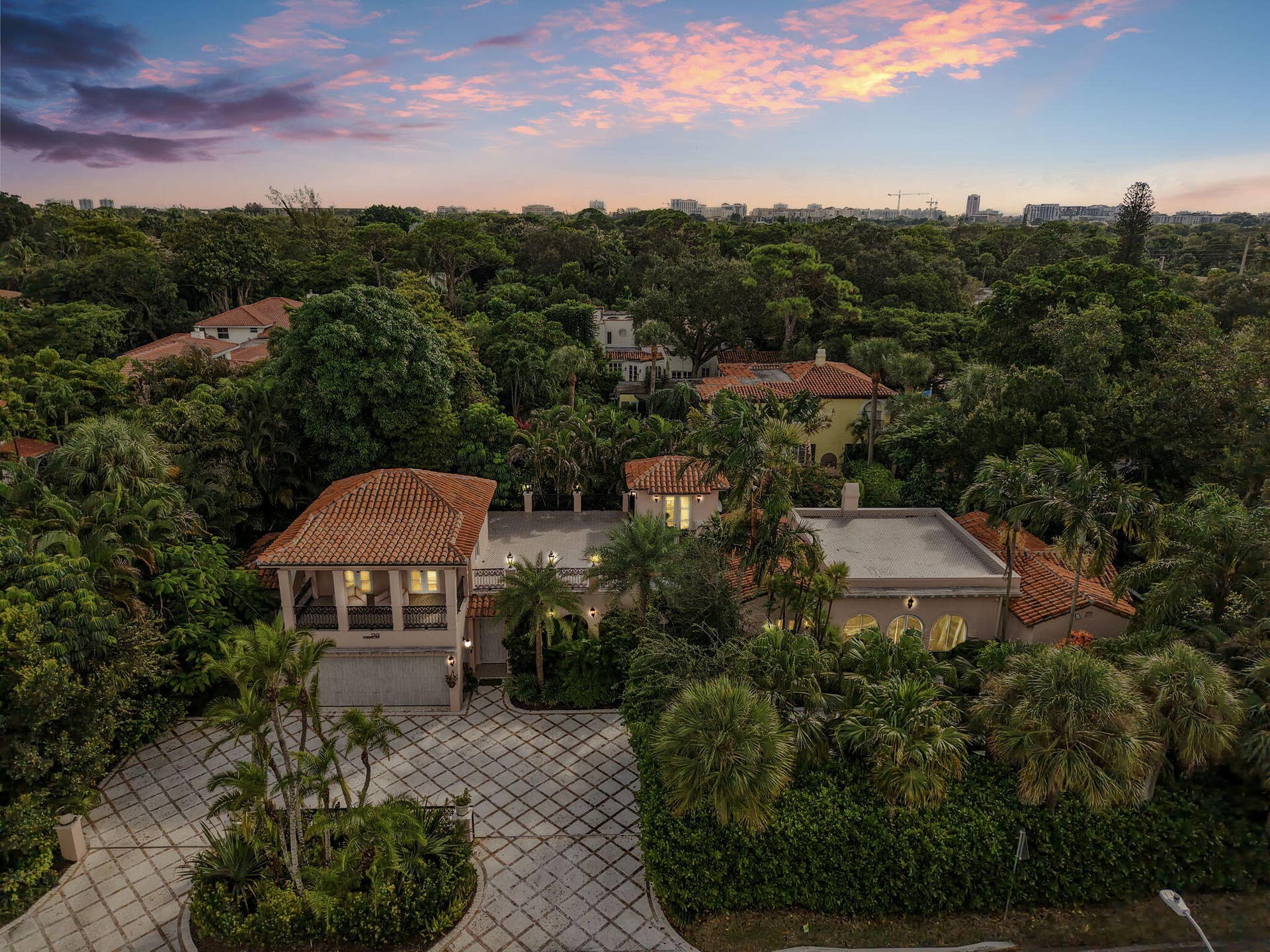 130 CARDINAL Avenue, Boca Raton, FL 33486 5-web-or-mls-DJI_20261009224134_0551_D (