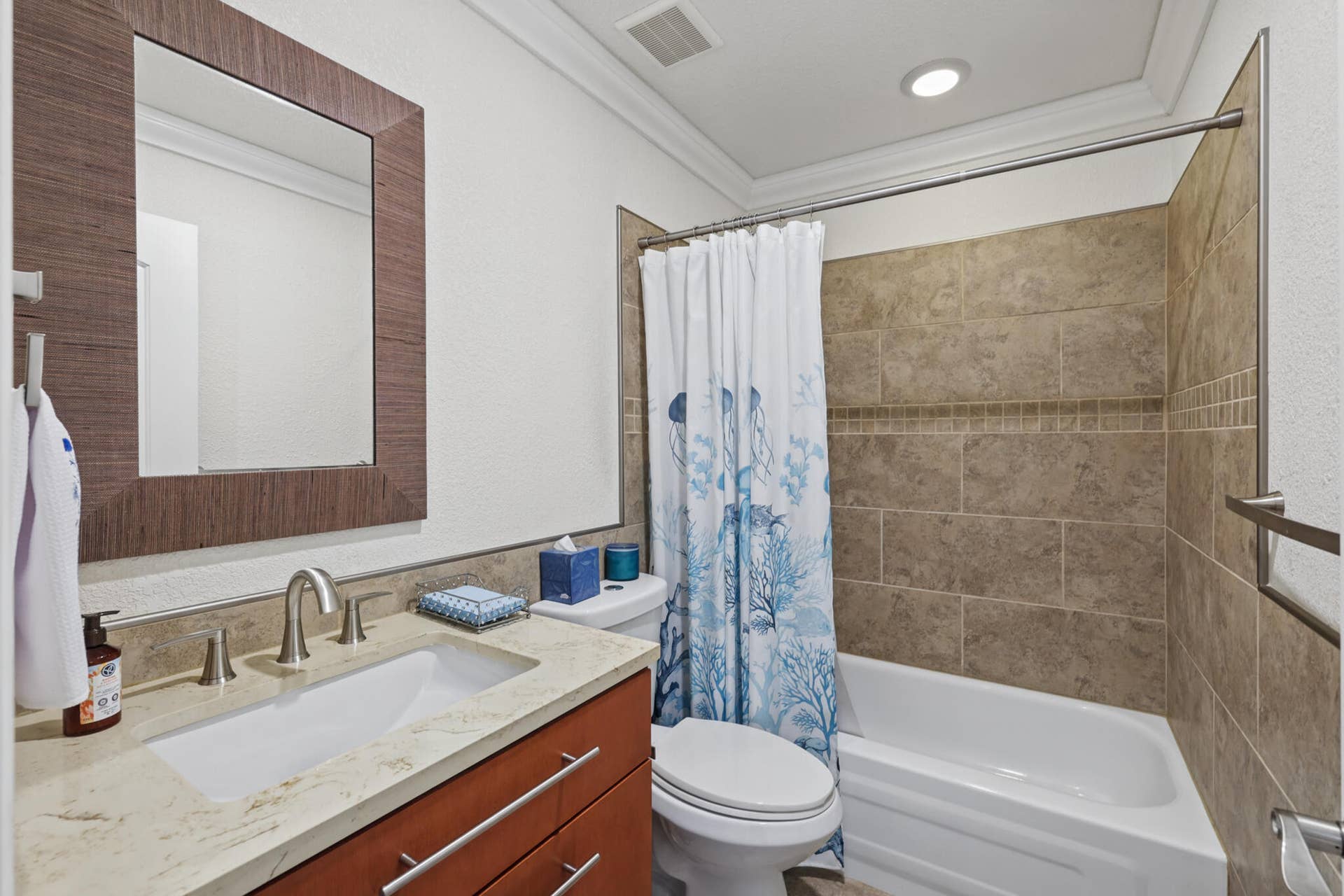 379 CAPRI H, Delray Beach, FL 33484 LG-18