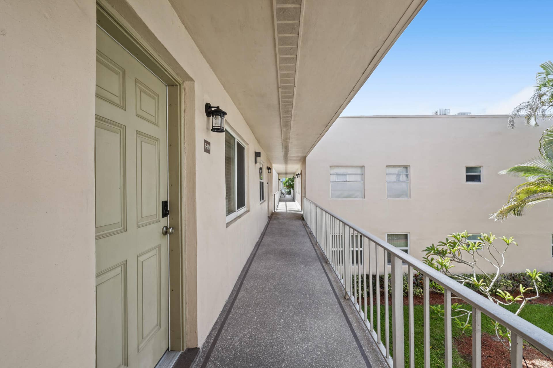 379 CAPRI H, Delray Beach, FL 33484 LG-3