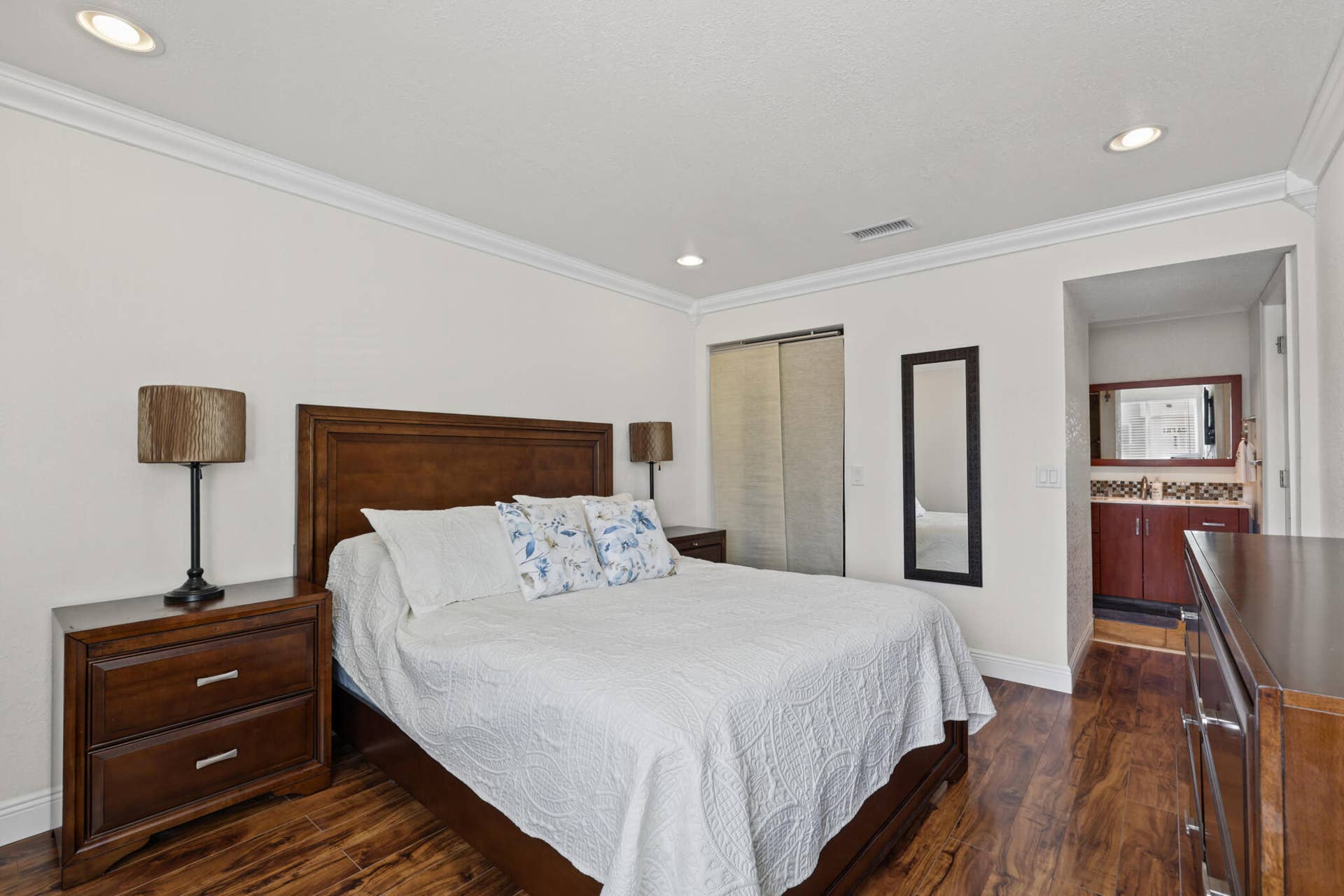 379 CAPRI H, Delray Beach, FL 33484 LG-20