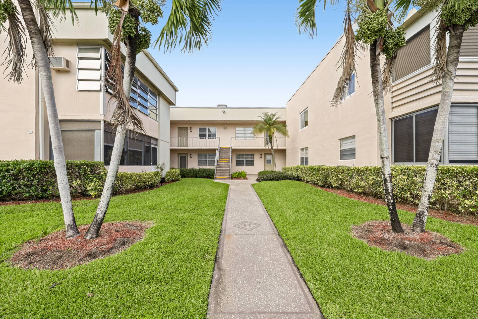 379 CAPRI H, Delray Beach, FL 33484 LG-1