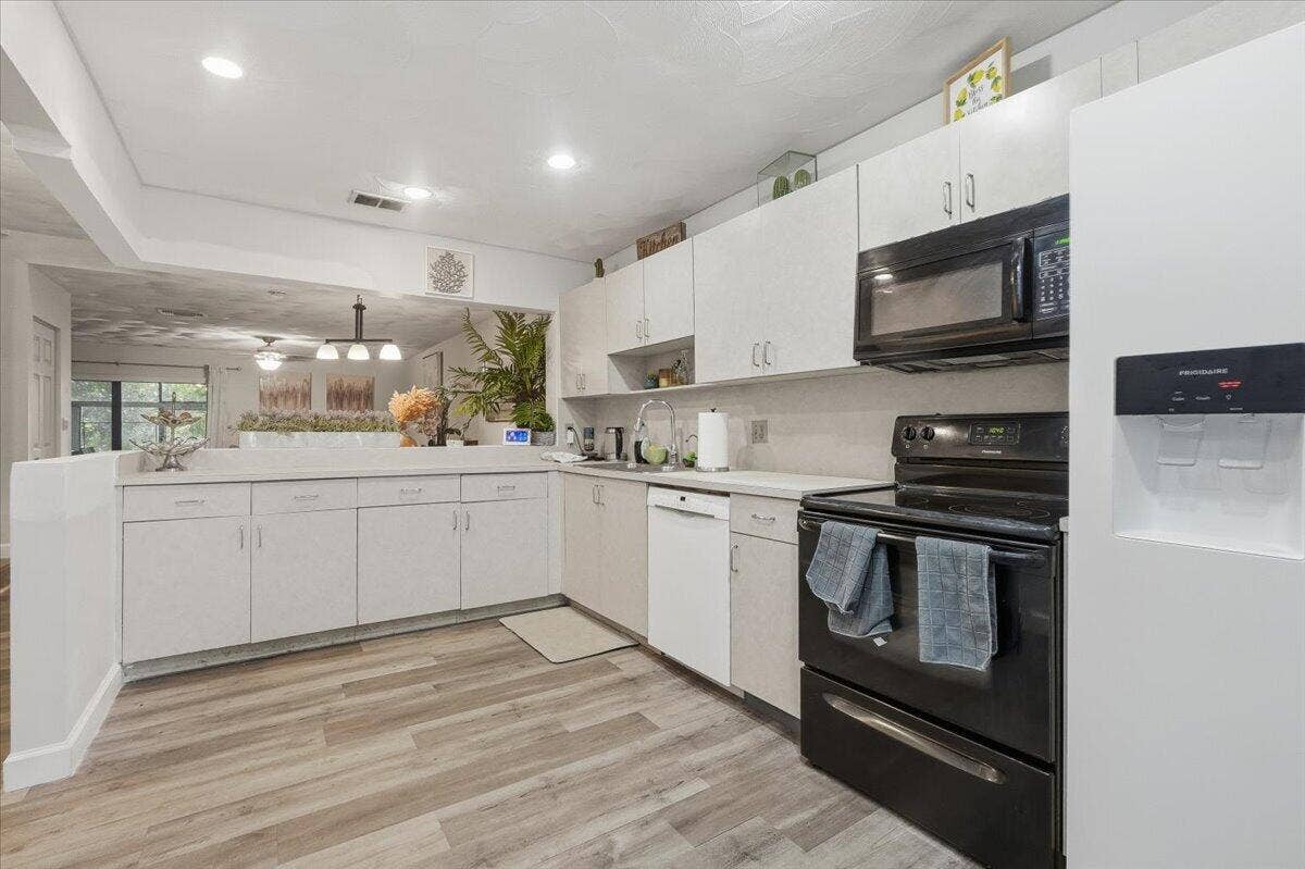 9240 NW 14th Street, Pembroke Pines, FL 33024 06-aliciarentalfinalrender-06