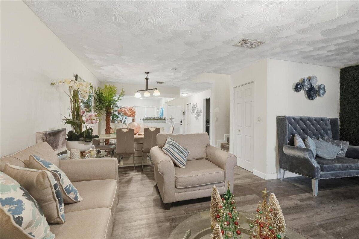 9240 NW 14th Street, Pembroke Pines, FL 33024 13-aliciarentalfinalrender-13