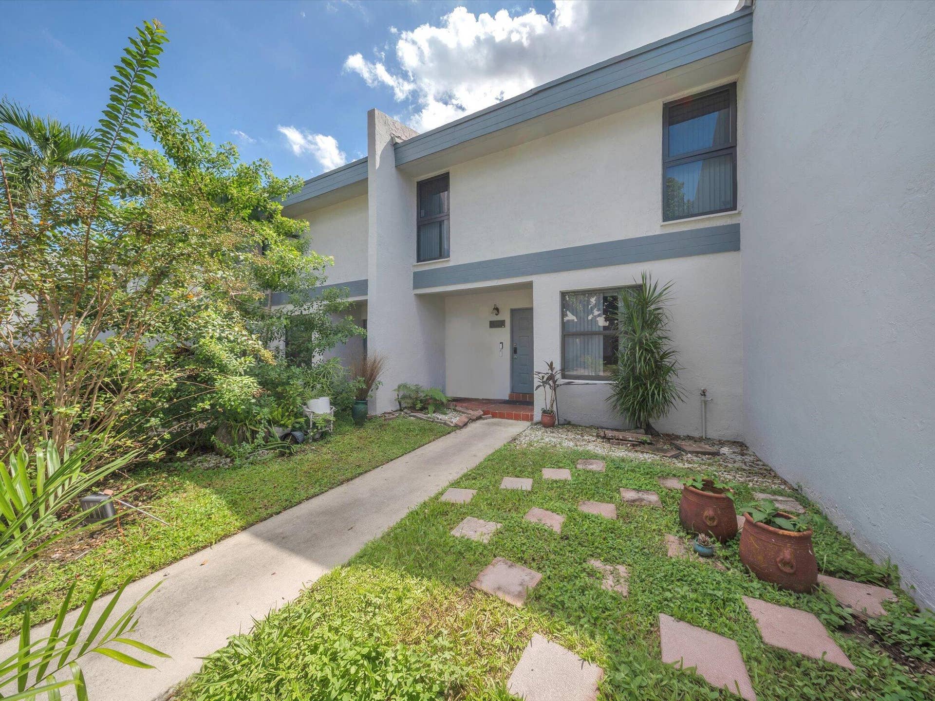 9240 NW 14th Street, Pembroke Pines, FL 33024 virtual