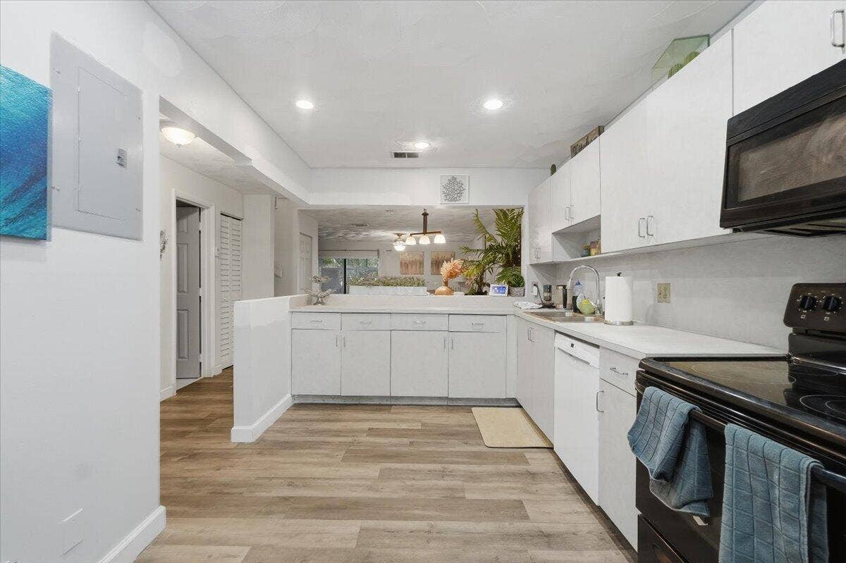 9240 NW 14th Street, Pembroke Pines, FL 33024 07-aliciarentalfinalrender-07