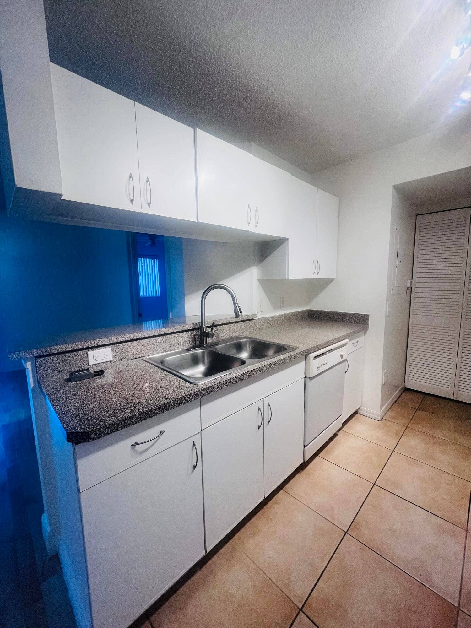 420 S PARK, #2-108, Hollywood, FL 33021 IMG_3452