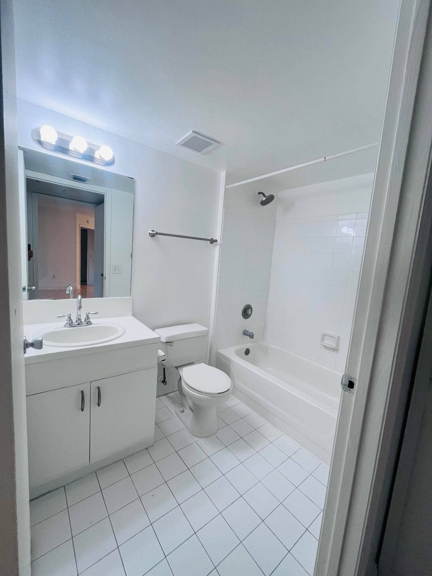 420 S PARK, #2-108, Hollywood, FL 33021 IMG_3457