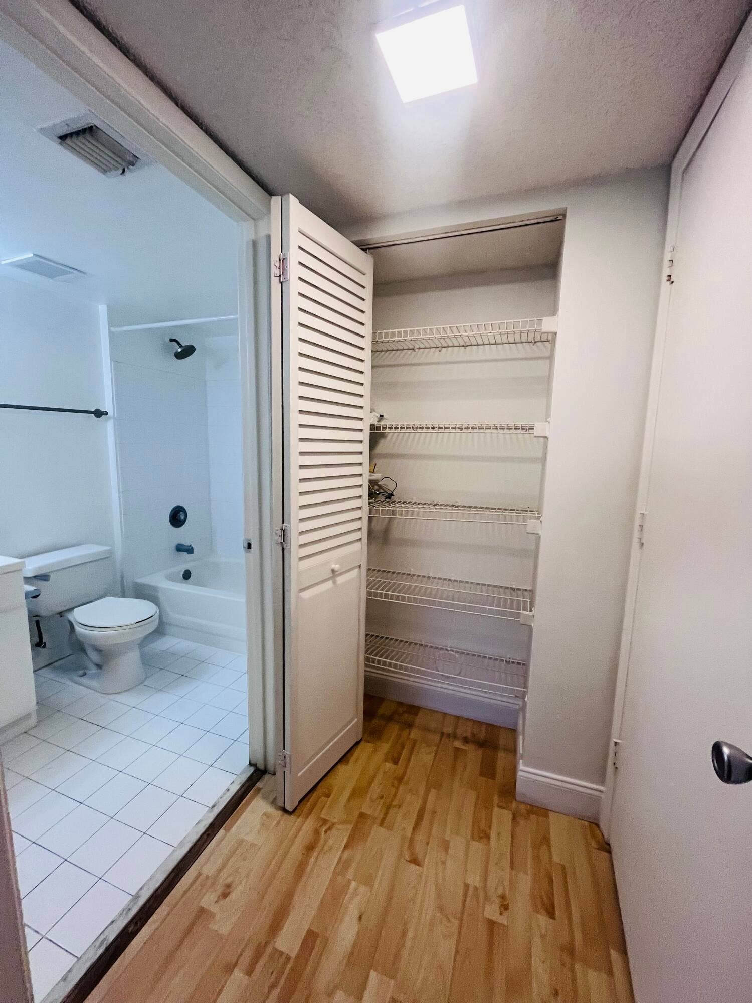 420 S PARK, #2-108, Hollywood, FL 33021 IMG_3459