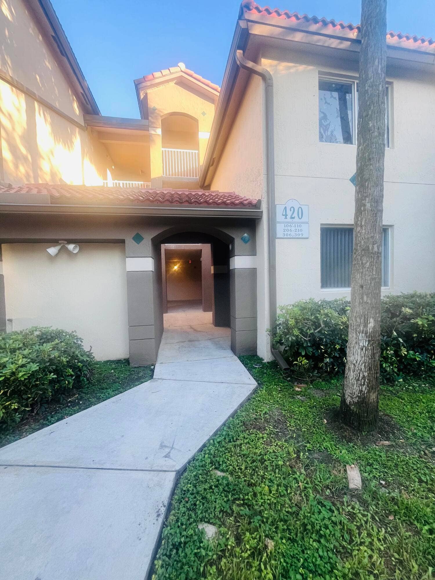 420 S PARK, #2-108, Hollywood, FL 33021 IMG_3446