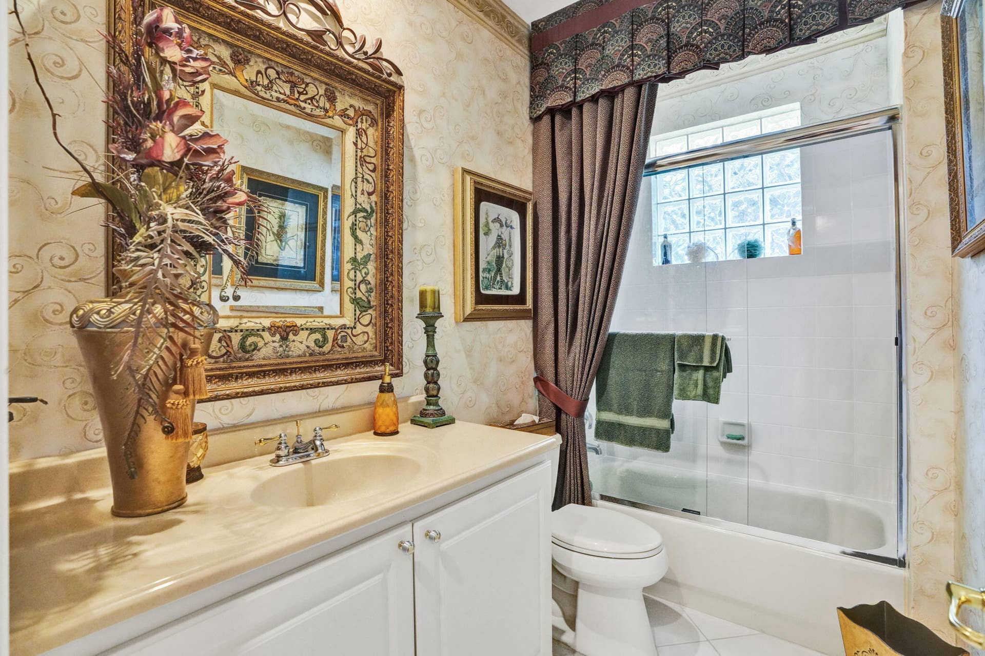 11733 CARDENAS Boulevard, Boynton Beach, FL 33437 Guest Bathroom