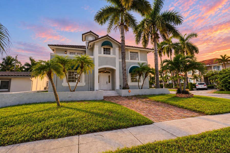 Property photo for 851 N 11TH Avenue, Hollywood, FL