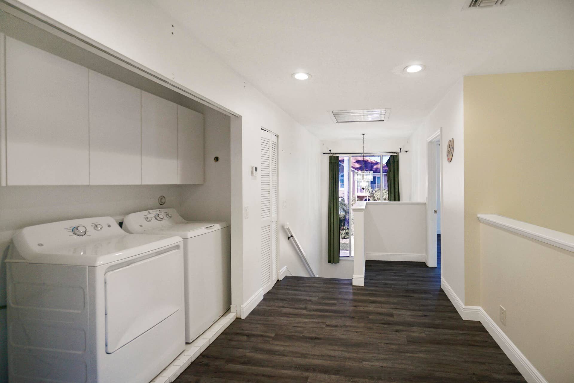 Washer/ Dryer (Upstairs)