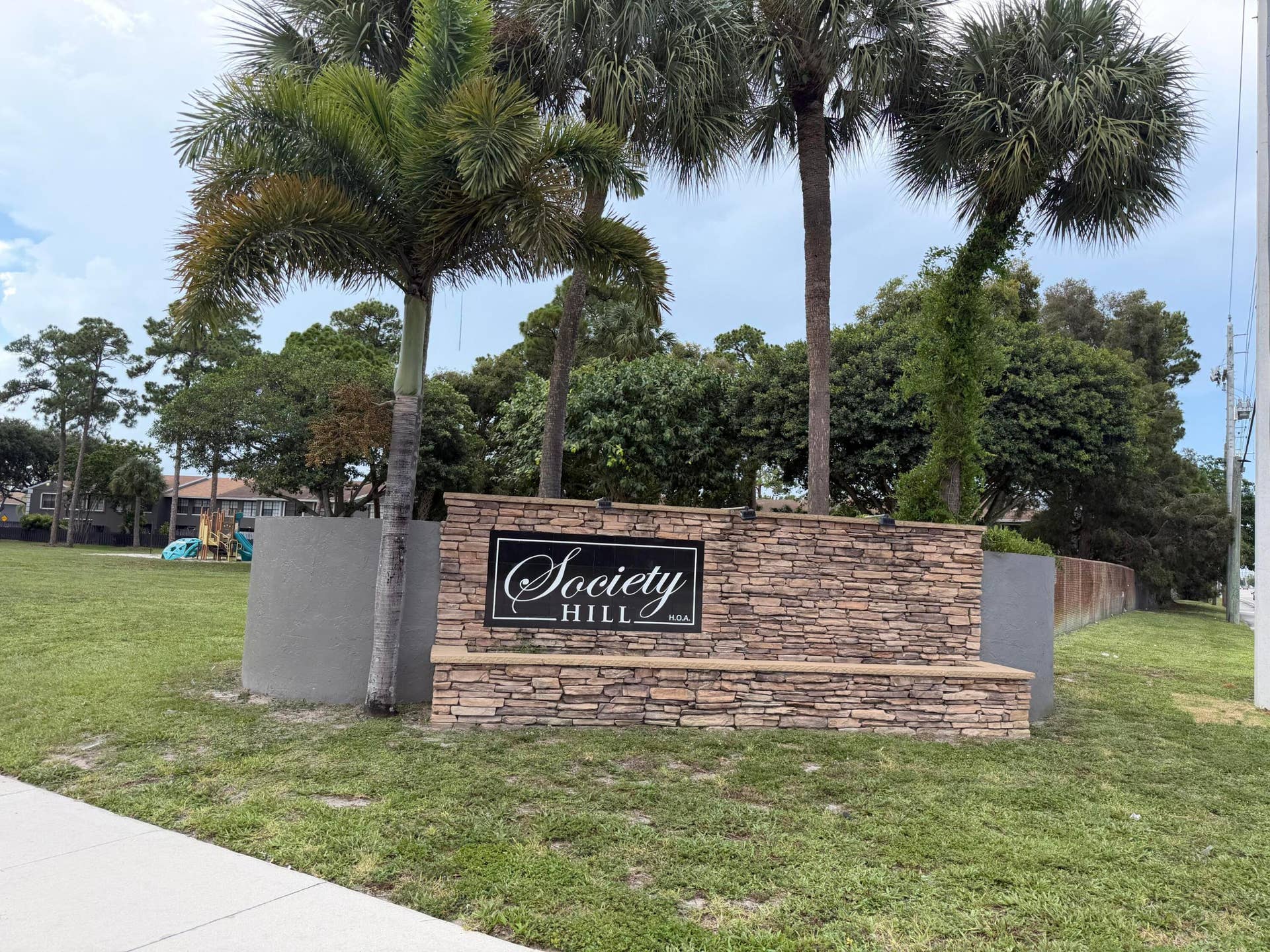 COMUNITY MAIN ENTRANCE