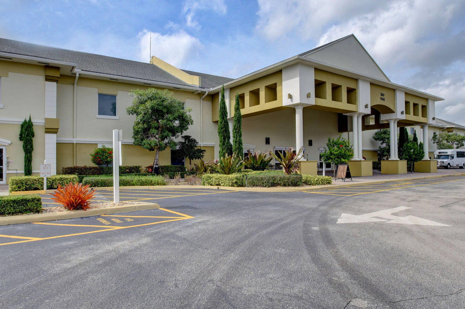 324 Chatham P, #324, West Palm Beach, FL 33417 71-web-or-mls-35_century village main cl