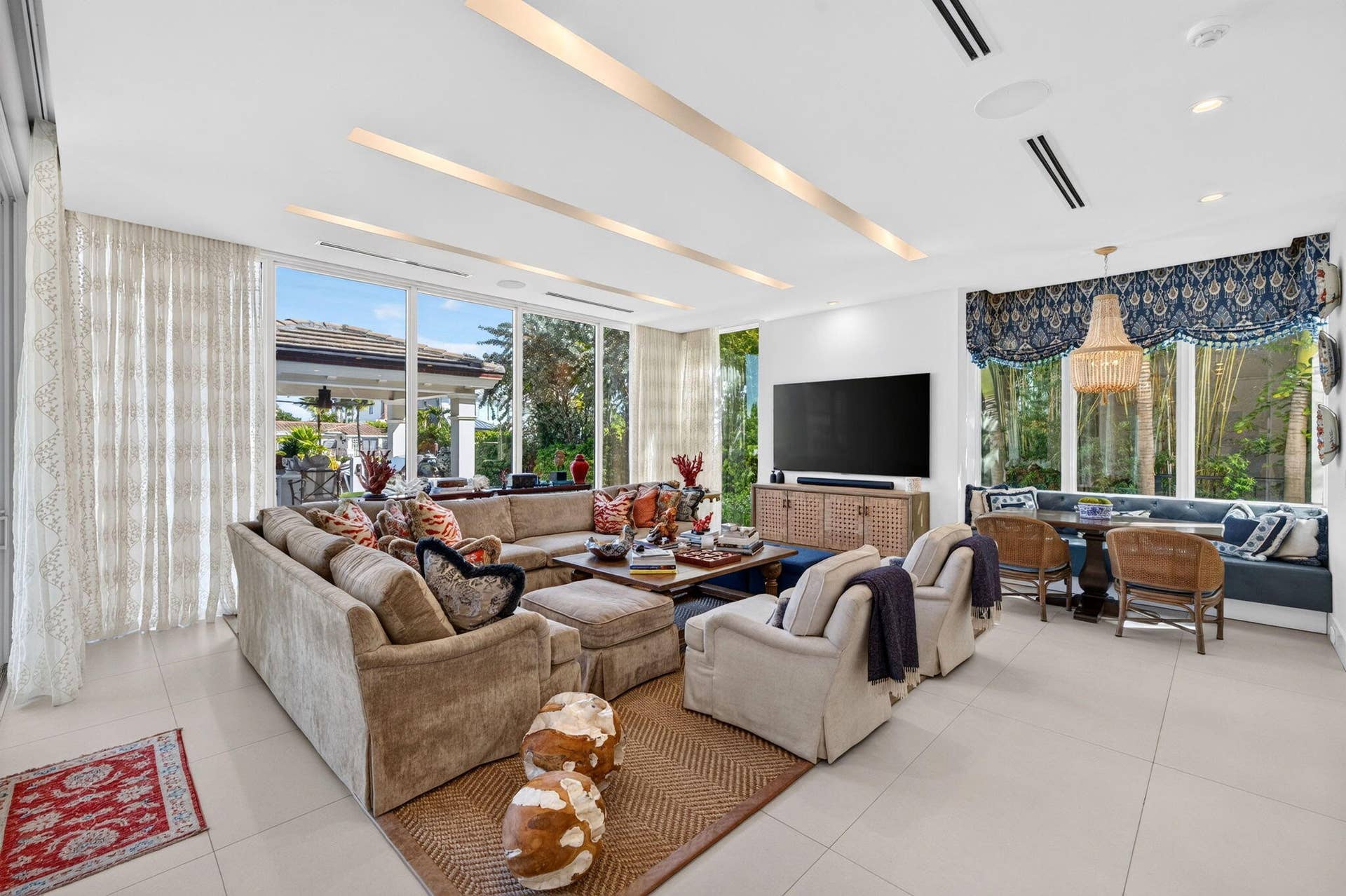 40_Family Room - View 1