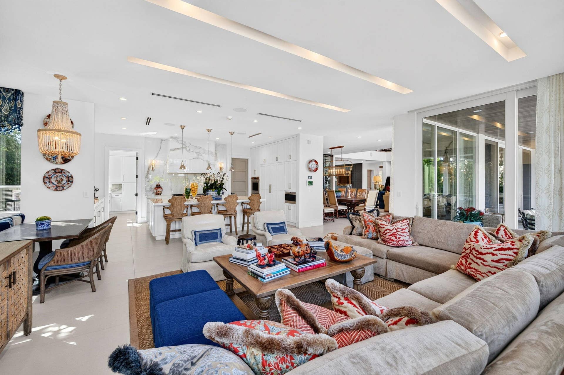43_Family Room - View 4