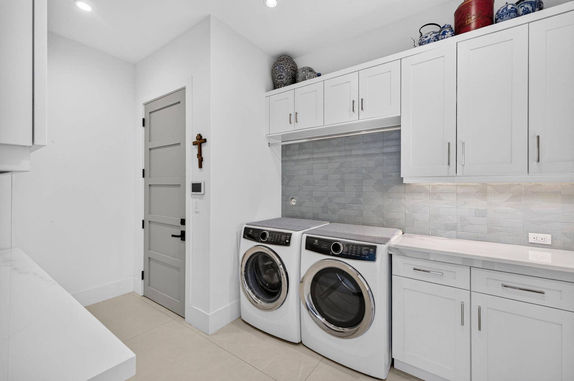 152_Garage Laundry Area