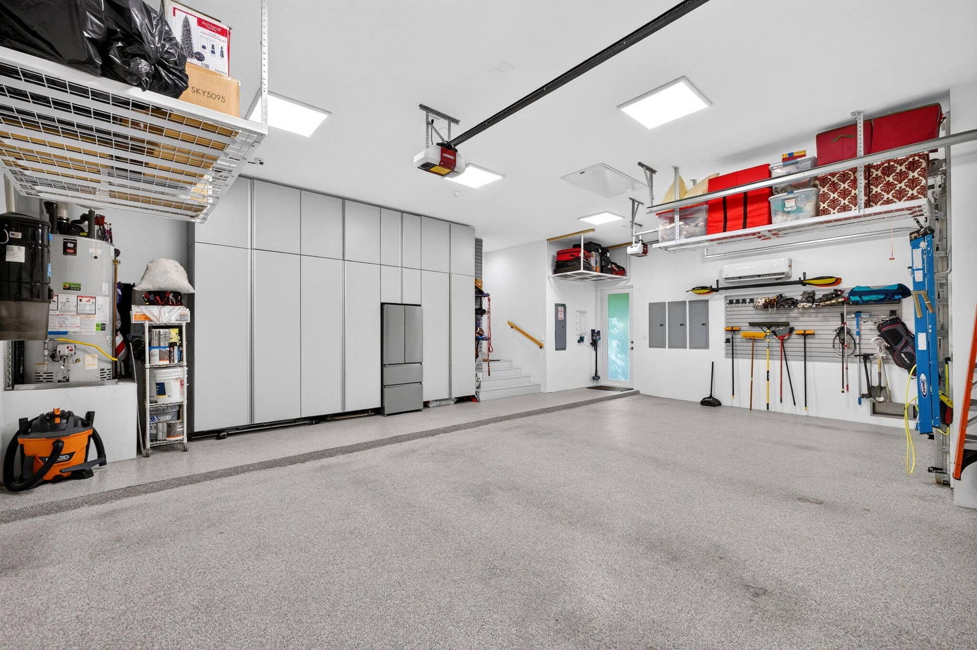 151_Garage - View 3