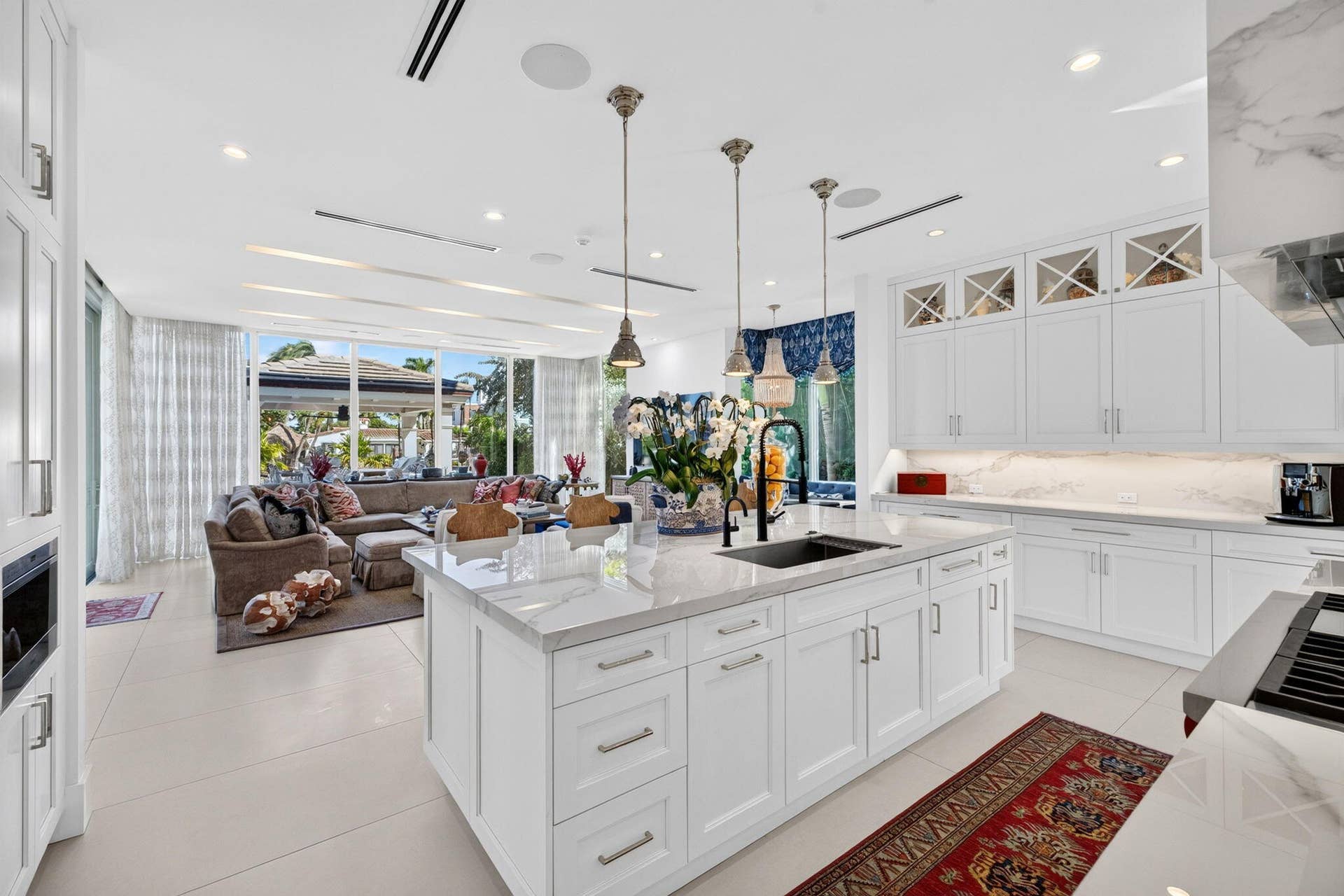 52_Kitchen Island - View 1