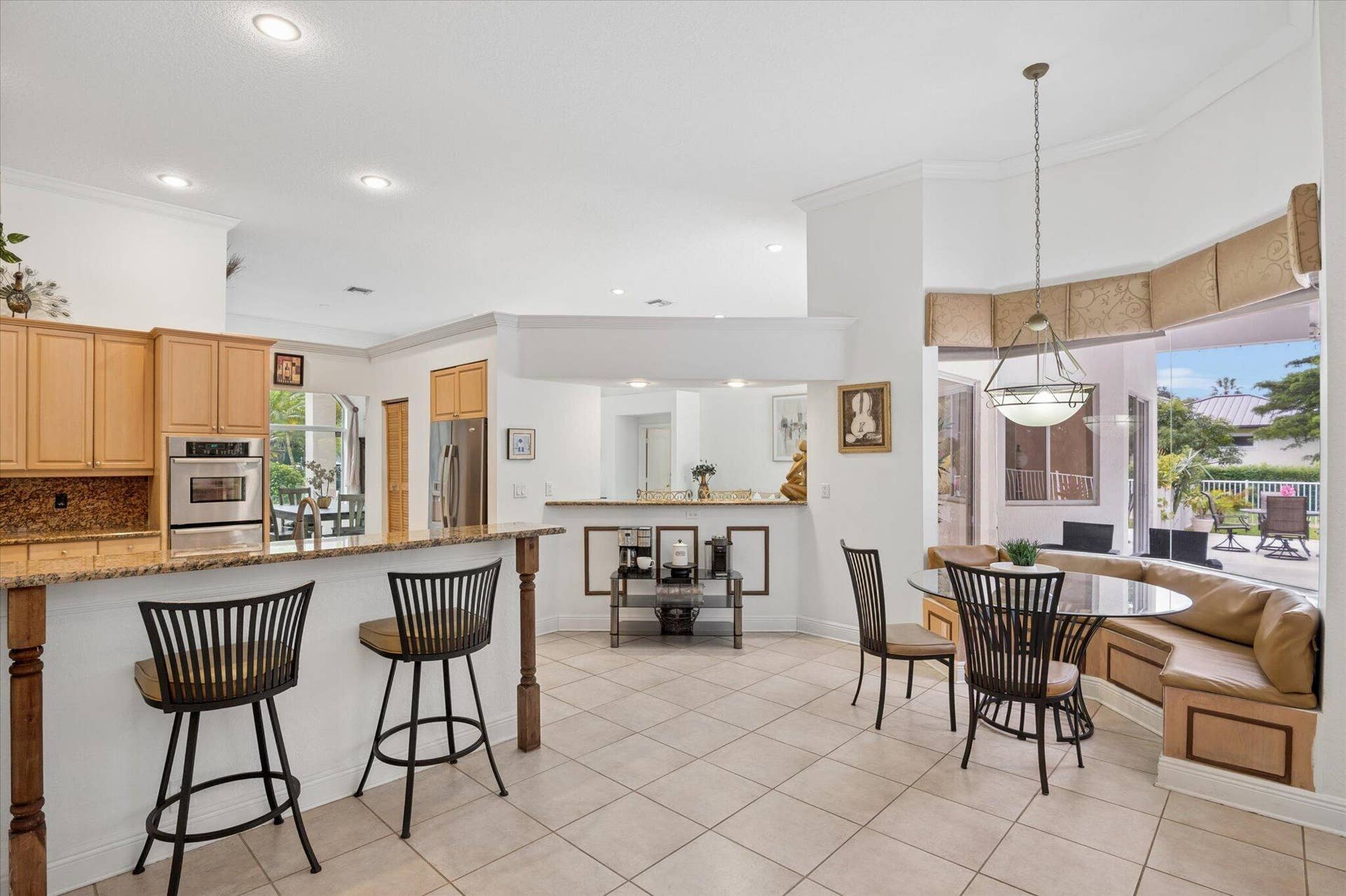 Counter seating and kitchen table area