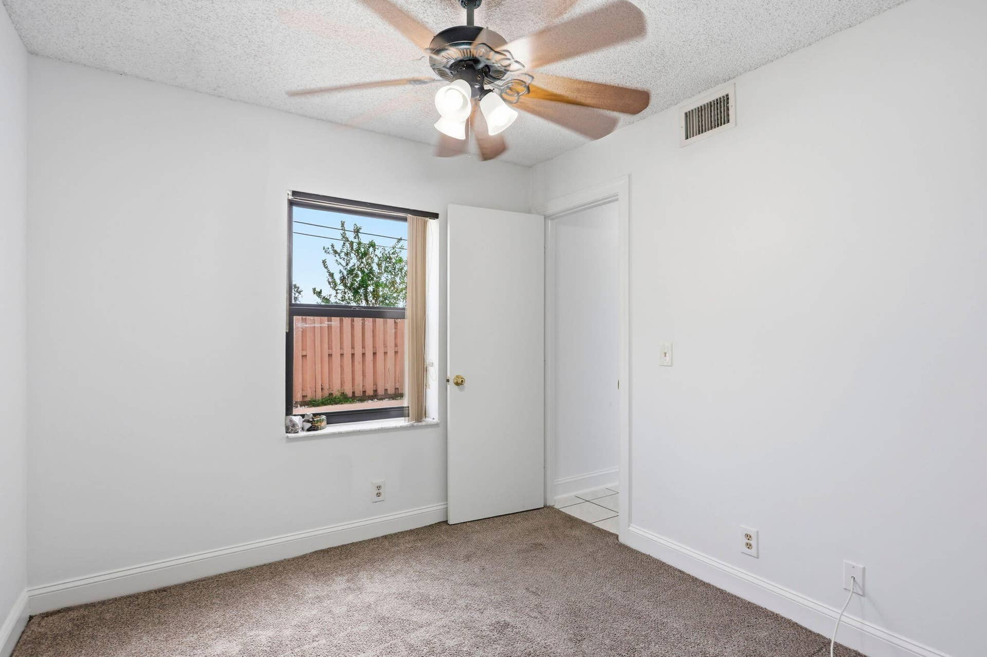 Neutral wall finishes with a textured ceiling