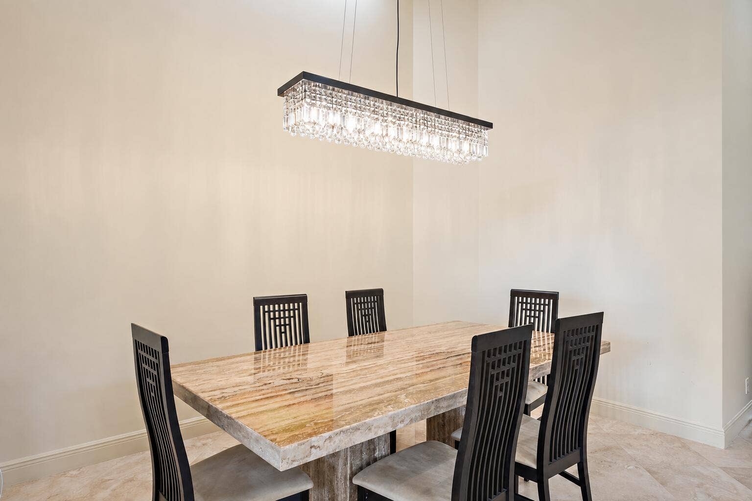 Warm Dining Room, Clean Walls