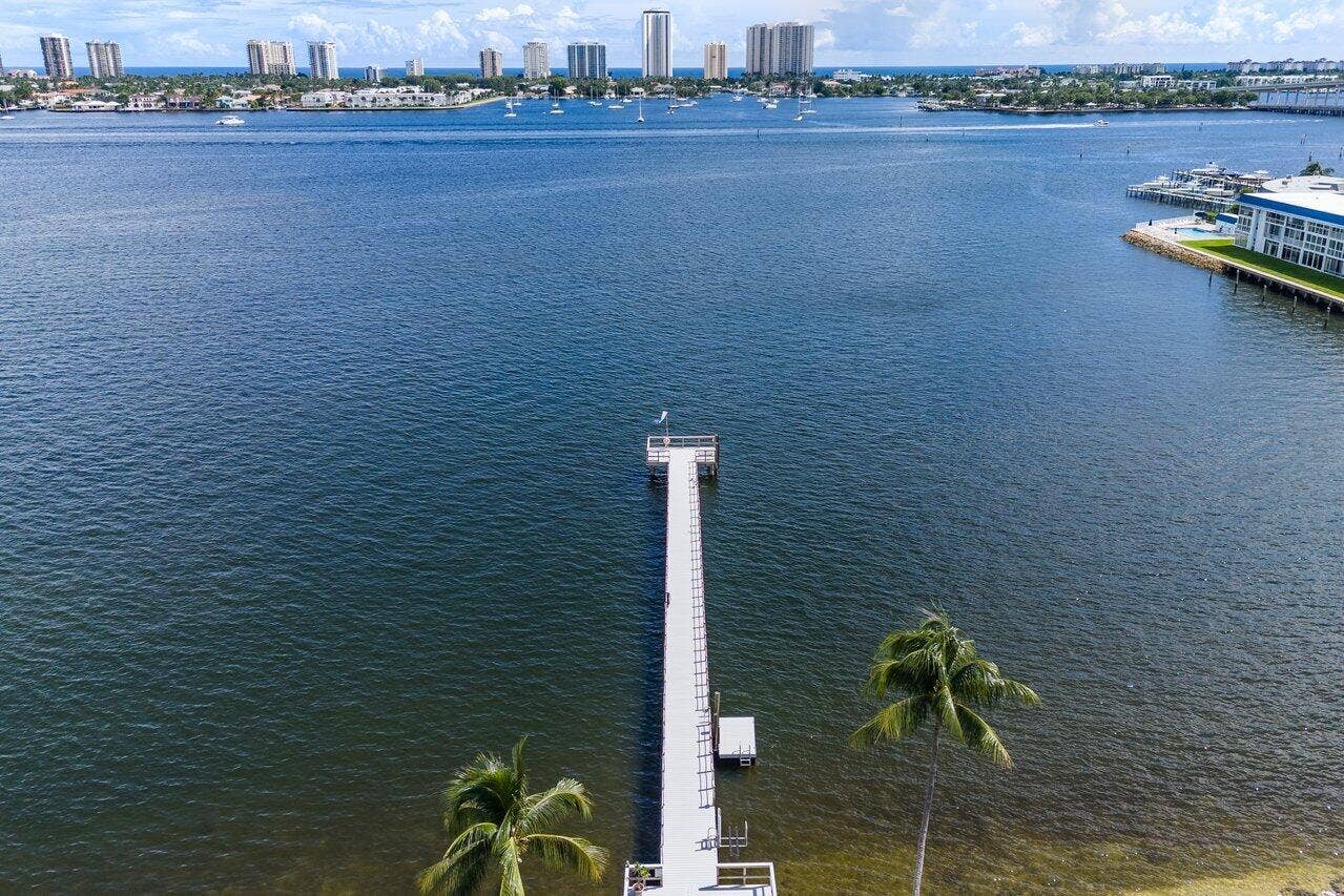 048-3040LakeShoreDrive-502-RivieraBeach-