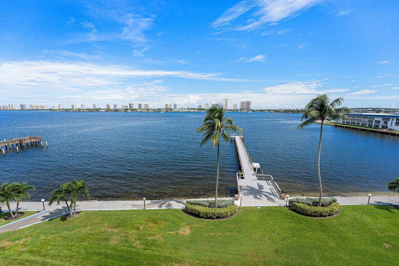027-3040LakeShoreDrive-502-RivieraBeach-