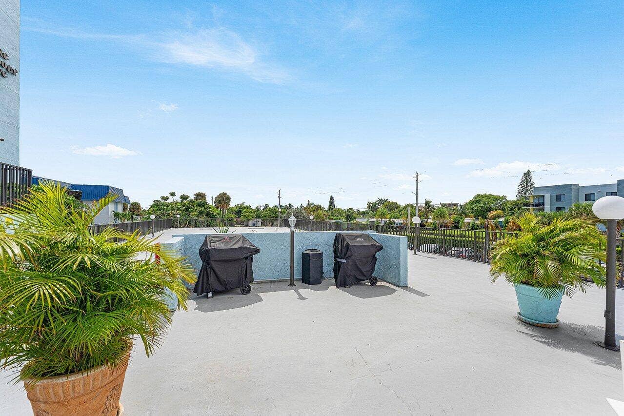 031-3040LakeShoreDrive-502-RivieraBeach-