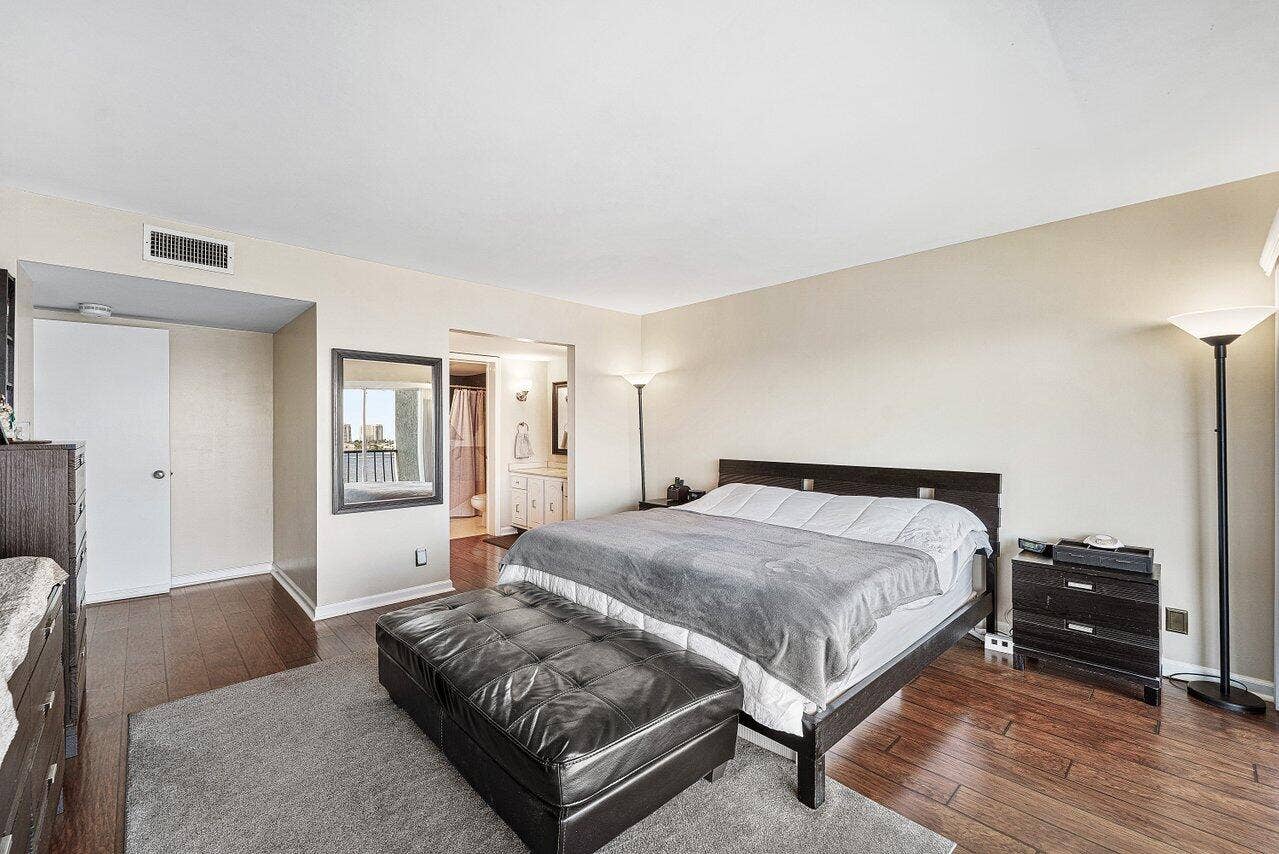 016-3040LakeShoreDrive-502-RivieraBeach-