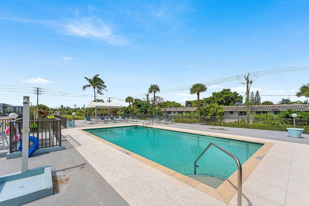 032-3040LakeShoreDrive-502-RivieraBeach-