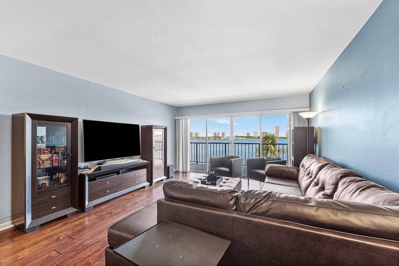008-3040LakeShoreDrive-502-RivieraBeach-