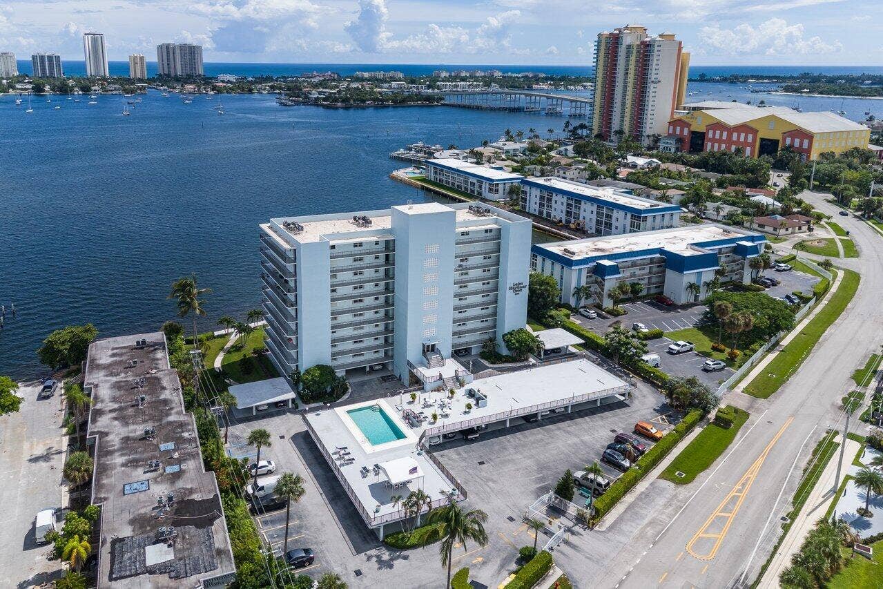 041-3040LakeShoreDrive-502-RivieraBeach-
