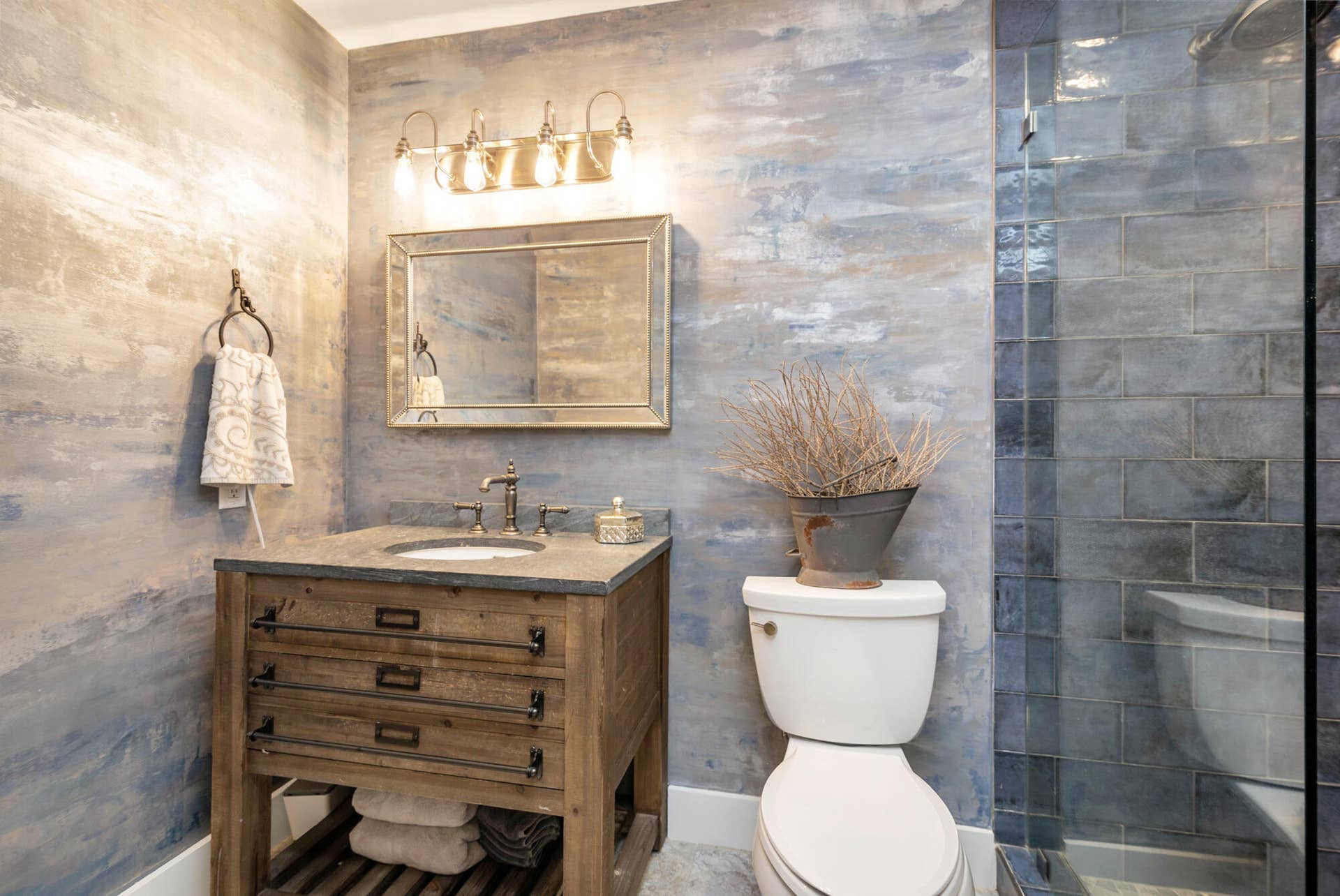 ensuite guest bathroom