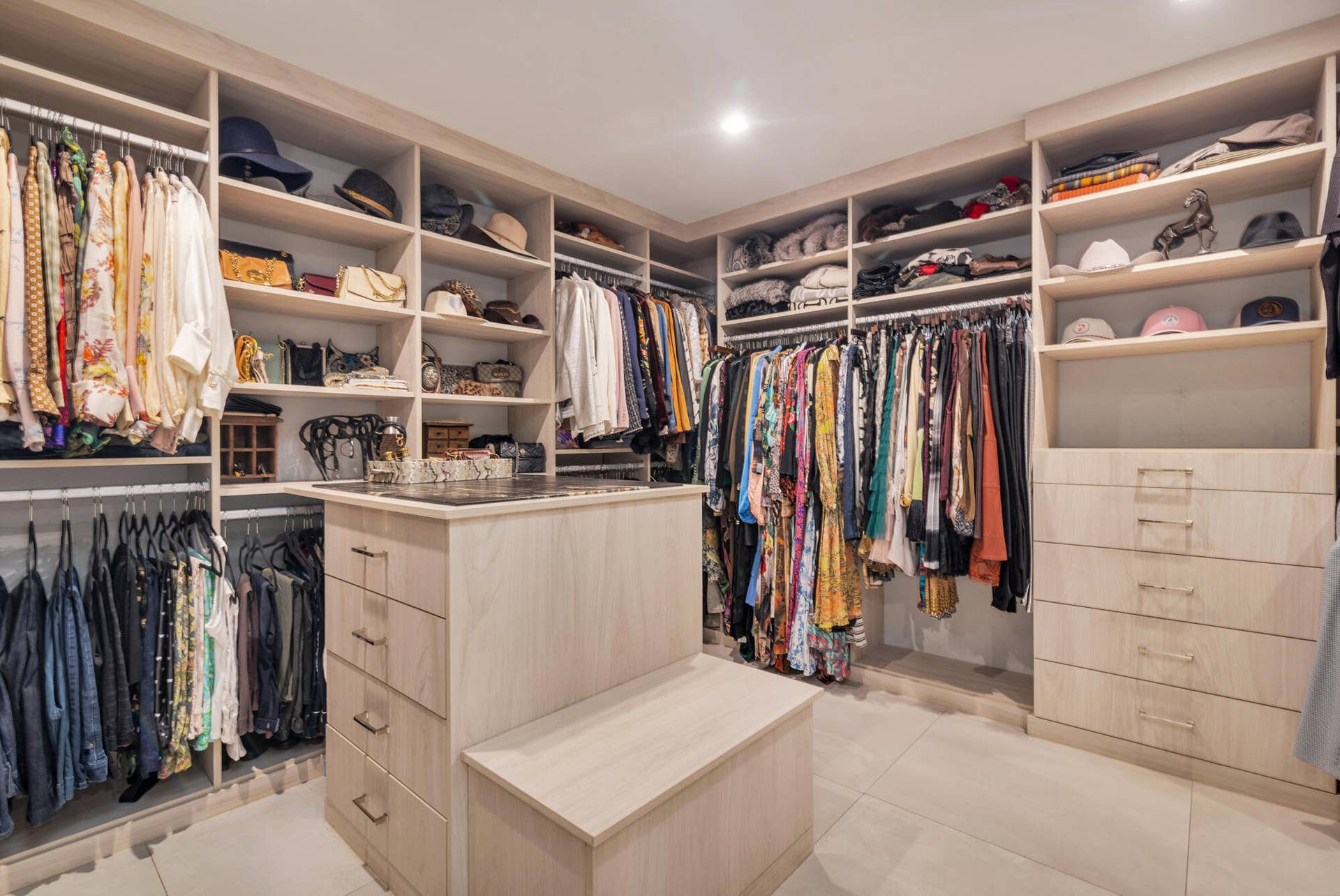 primary walkin closet