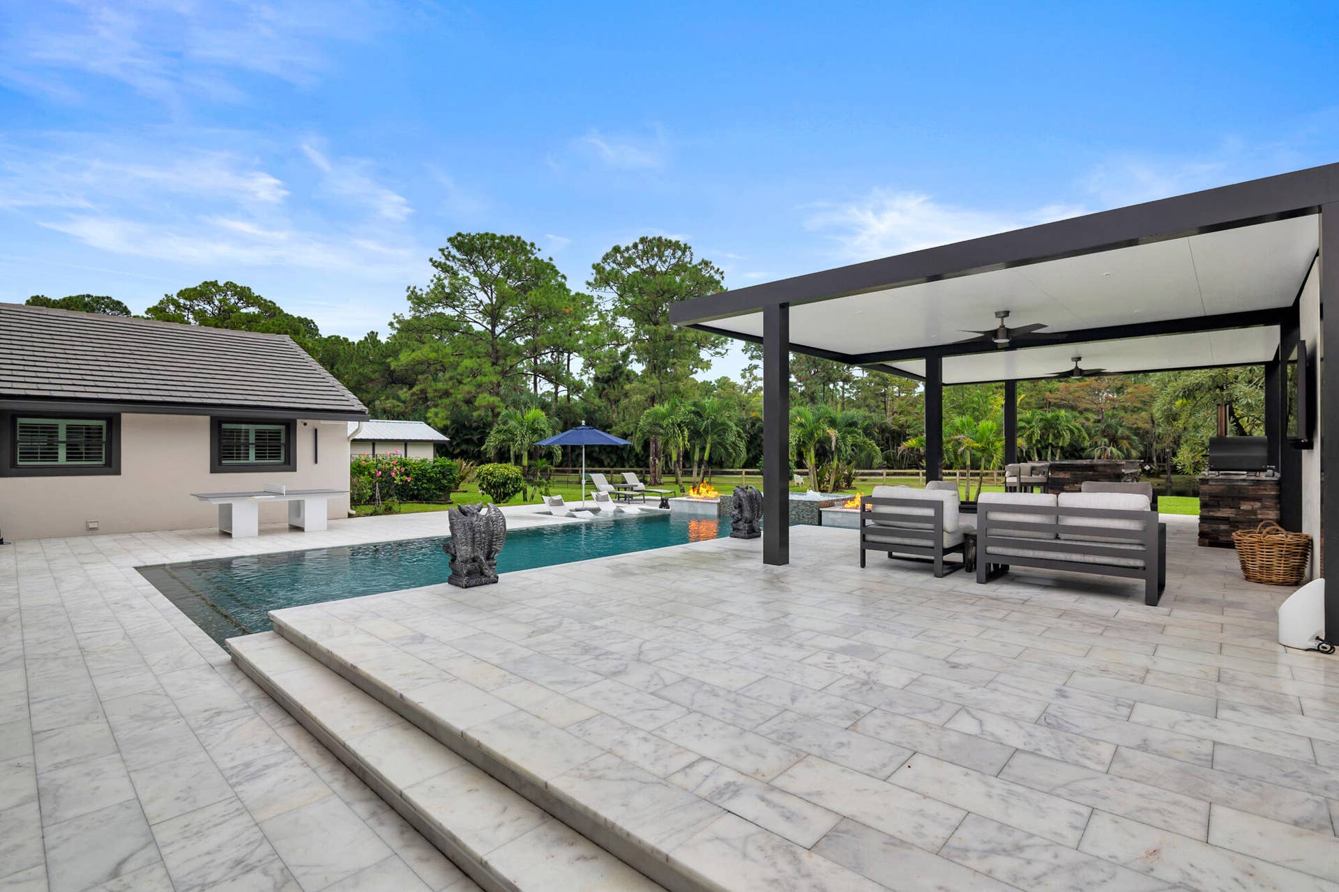 outdoor kitchen