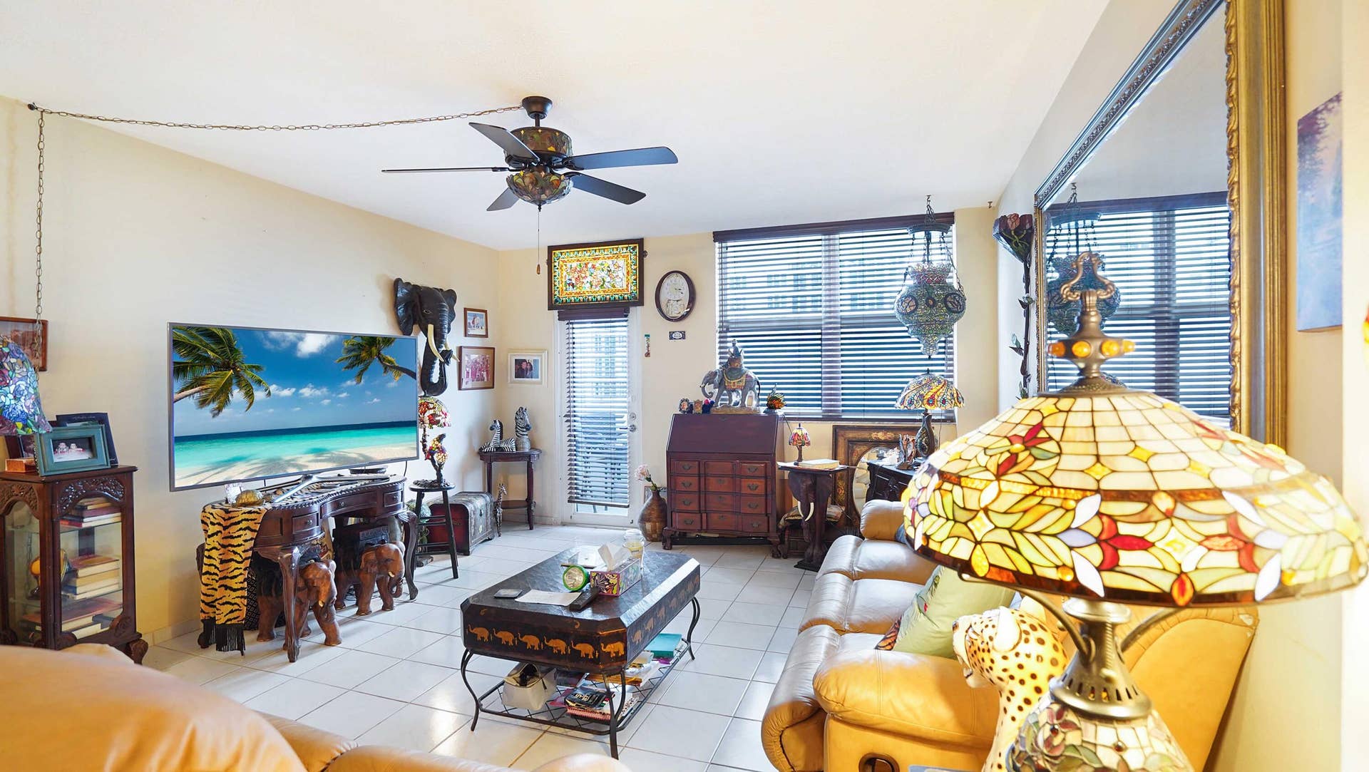 LIVINGROOM