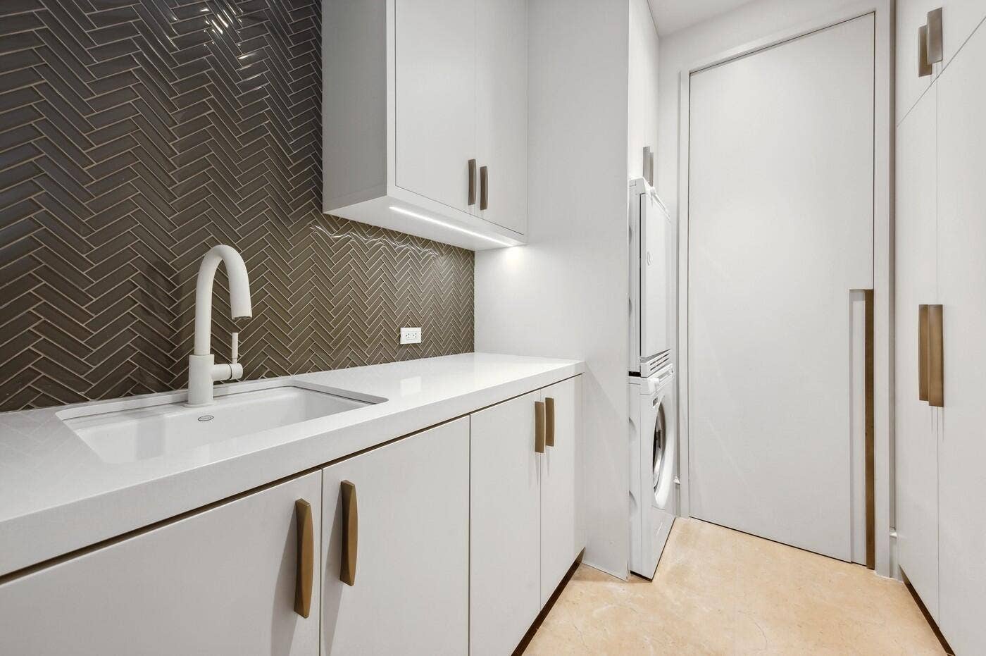 150 BRADLEY Place, #906, Palm Beach, Palm Beach, FL 33480 24_150BradleyPlace906_44_LaundryRoom_Dou