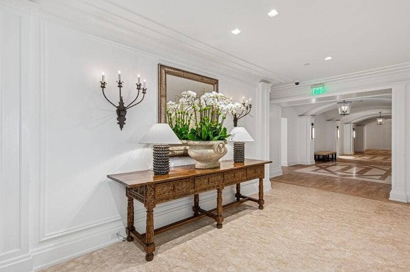 150 BRADLEY Place, #906, Palm Beach, Palm Beach, FL 33480 2025 Lobby Hallway