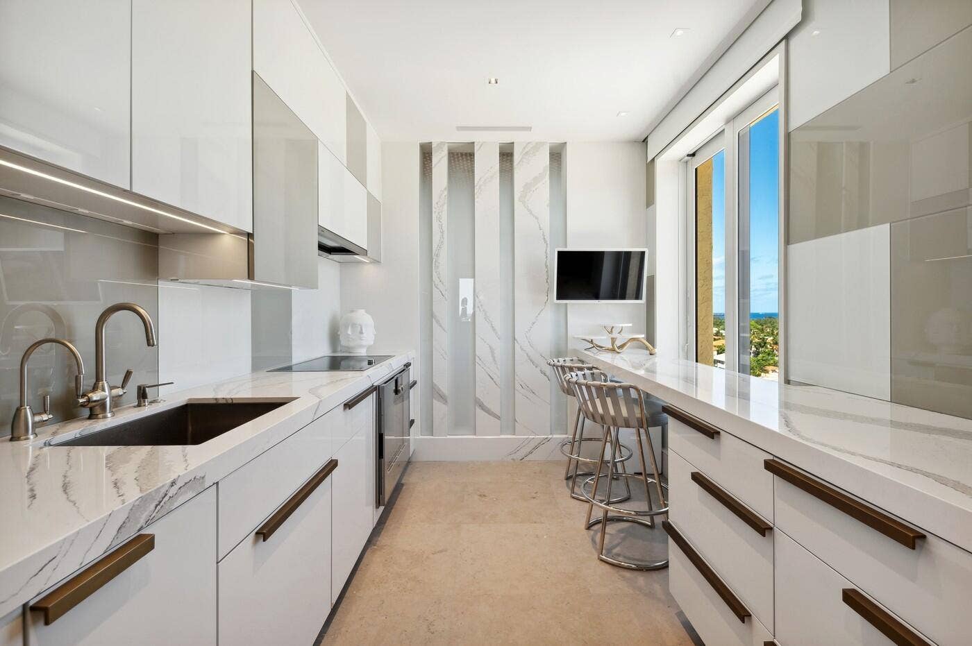 150 BRADLEY Place, #906, Palm Beach, Palm Beach, FL 33480 09_150BradleyPlace906_5_Kitchen_DouglasE