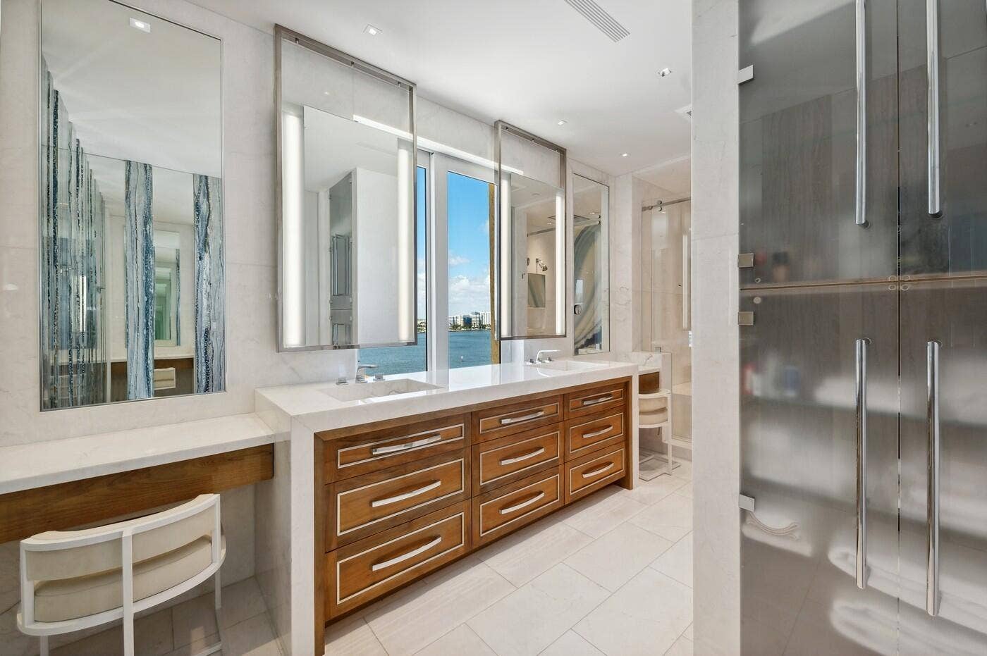 150 BRADLEY Place, #906, Palm Beach, Palm Beach, FL 33480 18_150BradleyPlace906_13_PrimaryBathroom