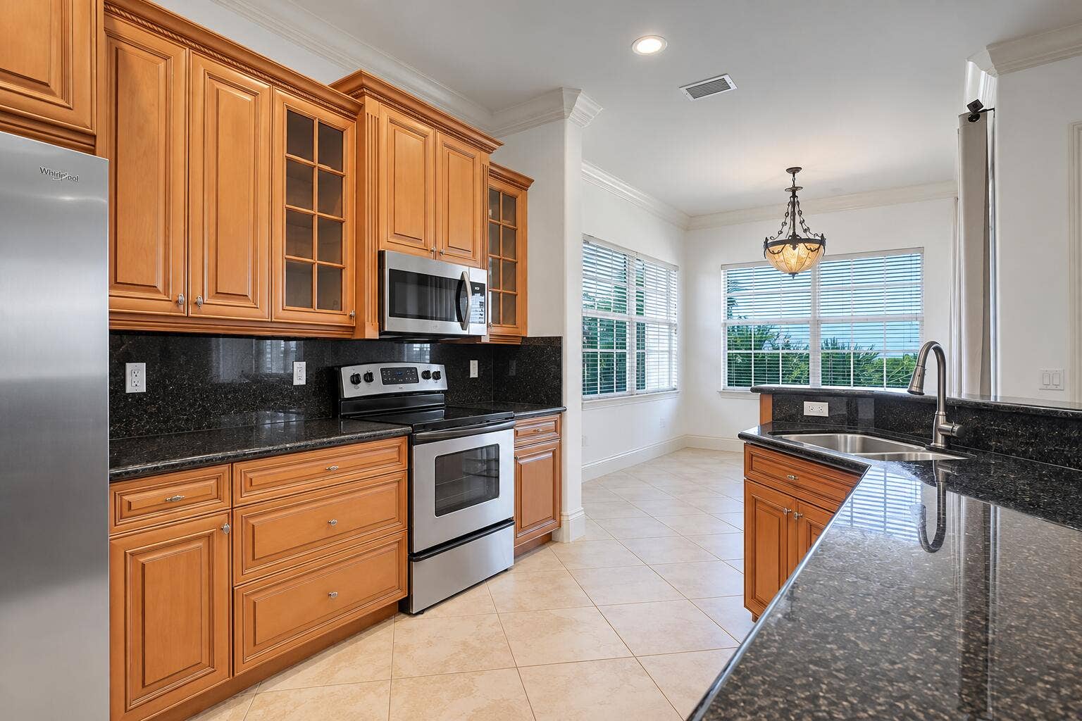 Bright Modern Kitchen and Breakfast Nook